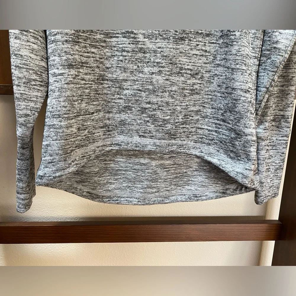 ATHLETA No Sweatin' It Sharkbite Top in Gray Heather (Size:XS)